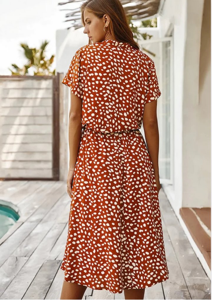 Vintage Outfit Ladies | Retro Kleid mit femininem Schnitt | Zeitloses Design für jeden Anlass