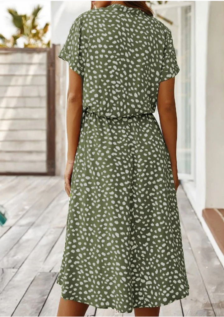 Vintage Outfit Ladies | Retro Kleid mit femininem Schnitt | Zeitloses Design für jeden Anlass