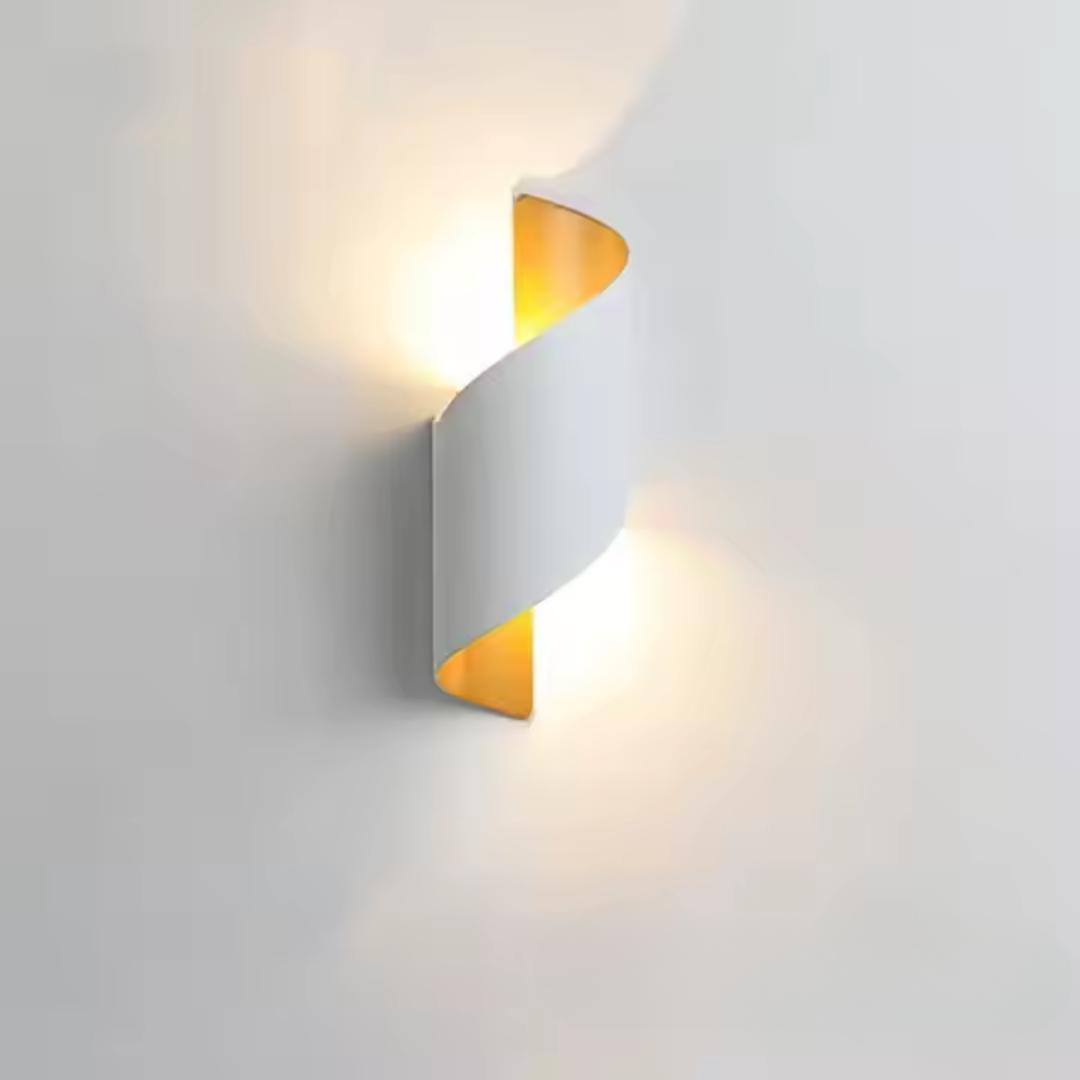 Moderne schwarze Wandleuchte mit organischem Design und skulpturalem Licht
