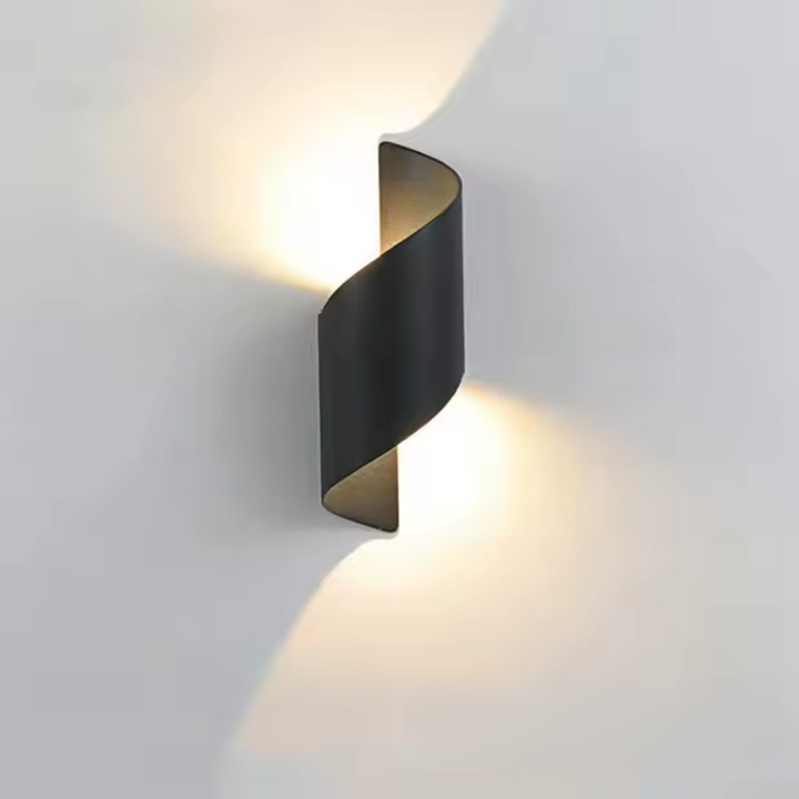 Moderne schwarze Wandleuchte mit organischem Design und skulpturalem Licht