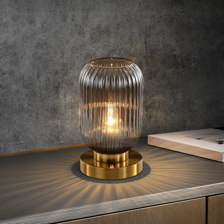 Nordisches Design Tischlampe aus Glas - Moderne LED Eleganz
