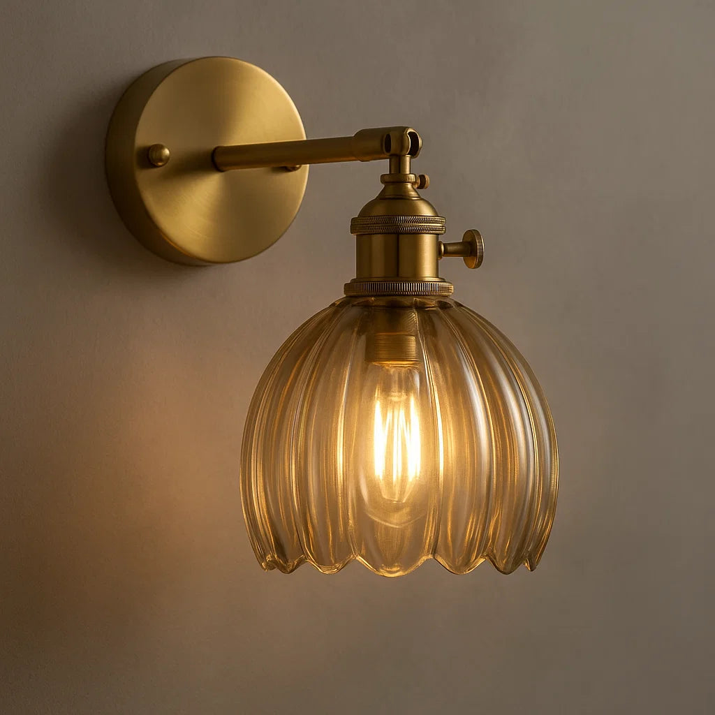 Retro-Wandlampe mit Tulpenknopf aus Glas für den Innenbereich