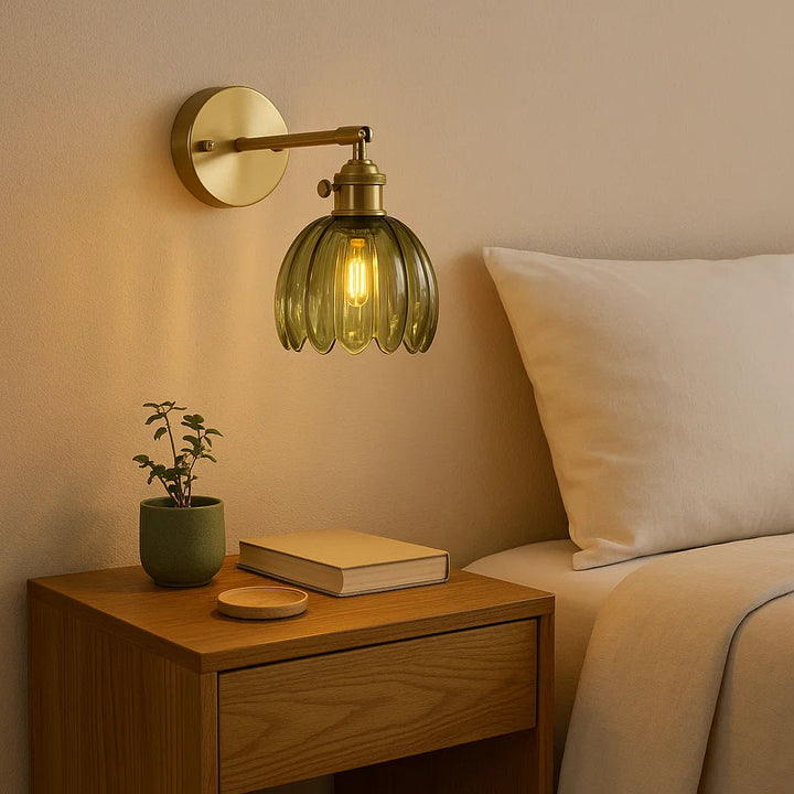 Retro-Wandlampe mit Tulpenknopf aus Glas für den Innenbereich