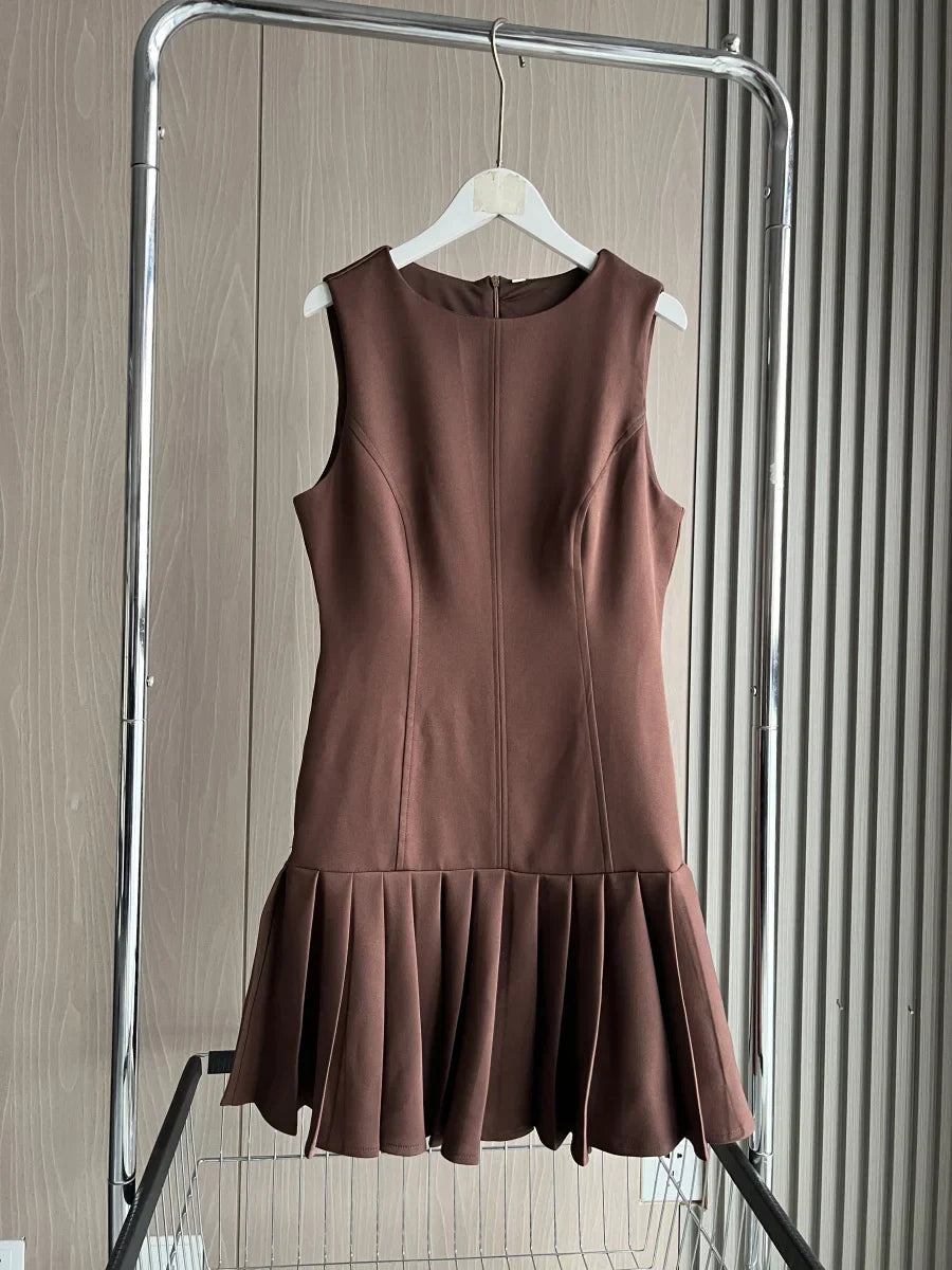 Olivia Trendiges Kleid mit Rundhalsausschnitt und Faltenrock | Moderne Eleganz