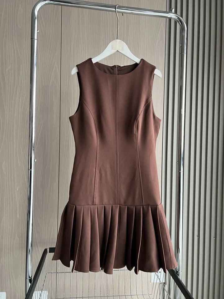 Olivia Trendiges Kleid mit Rundhalsausschnitt und Faltenrock | Moderne Eleganz