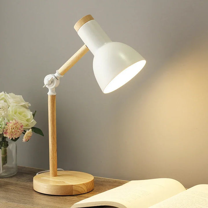 Verstellbare nordische Tischlampe aus Holz mit farbigem Lampenschirm