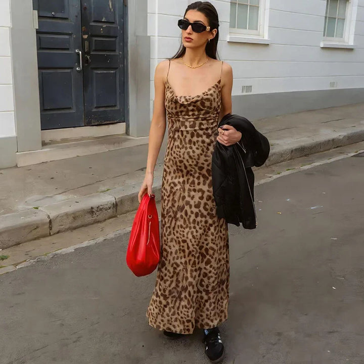 Emma | Sinnliches Maxikleid mit Leopardenmuster für einen gewagten und raffinierten Stil
