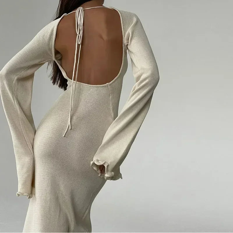 Lena Elegantes Maxikleid aus Strick | Offener Rücken & Subtile Rüschen