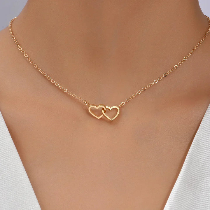 Collar Nilda con colgante de doble corazón | Joyas románticas para mujer con significado