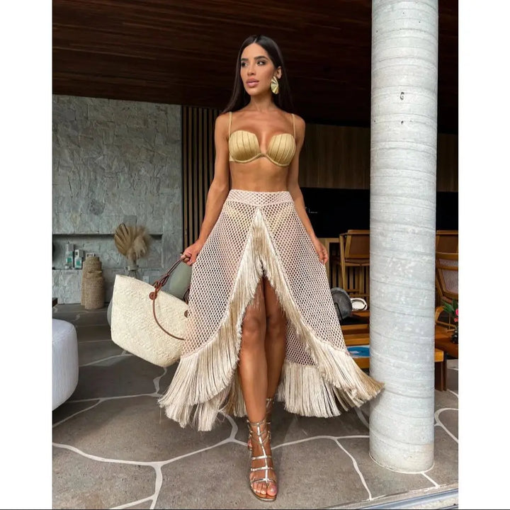 Elisa Raffiniertes Strandoutfit mit Spitzenrock & eleganten Fransen | Bohemian & Chic