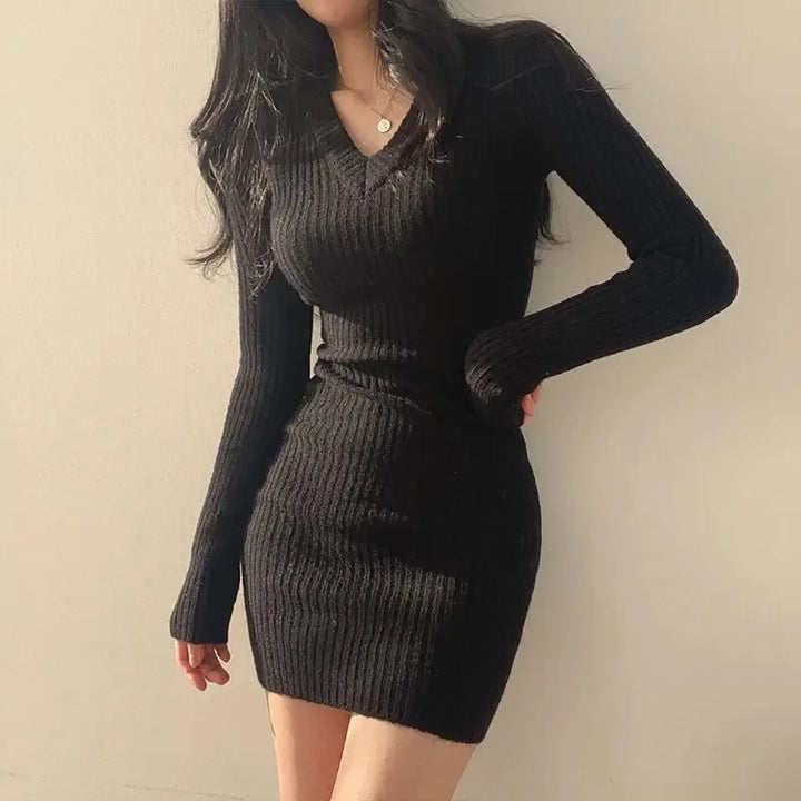 Julia | Elegantes Mini Kleid aus Rippstrick | V-Ausschnitt & Lange Ärmel