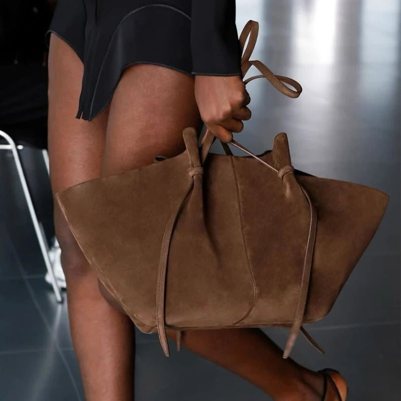 Damen Handtasche Personalisiert | Große Schultertasche aus Wildlederimitat mit Initialen3