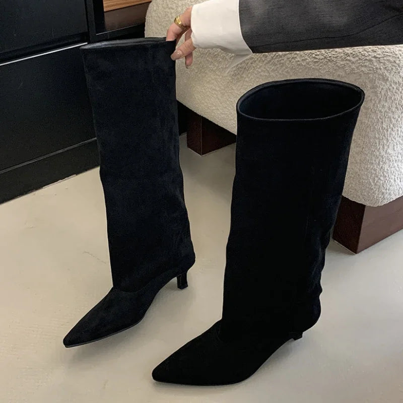 Botas altas de invierno para mujer 2025 | Botas de estilo urbano con punta y tacón bajo 