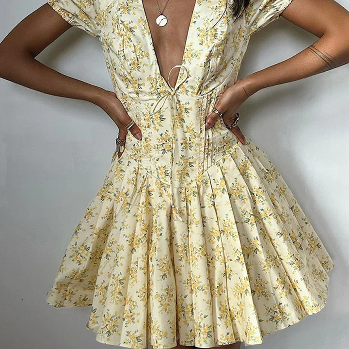 Romy Sommerkleid für Damen | Kurzes Blumenkleid mit Puffärmeln & Rückenausschnitt mit Schleife