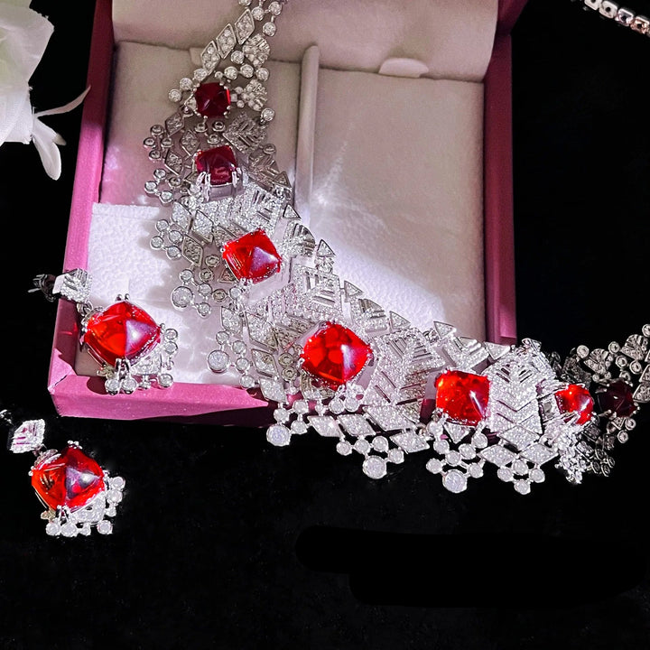 Rubin Schmuckset für Damen | Rote Edelsteine & Diamantoptik | Kette & Ohrringe