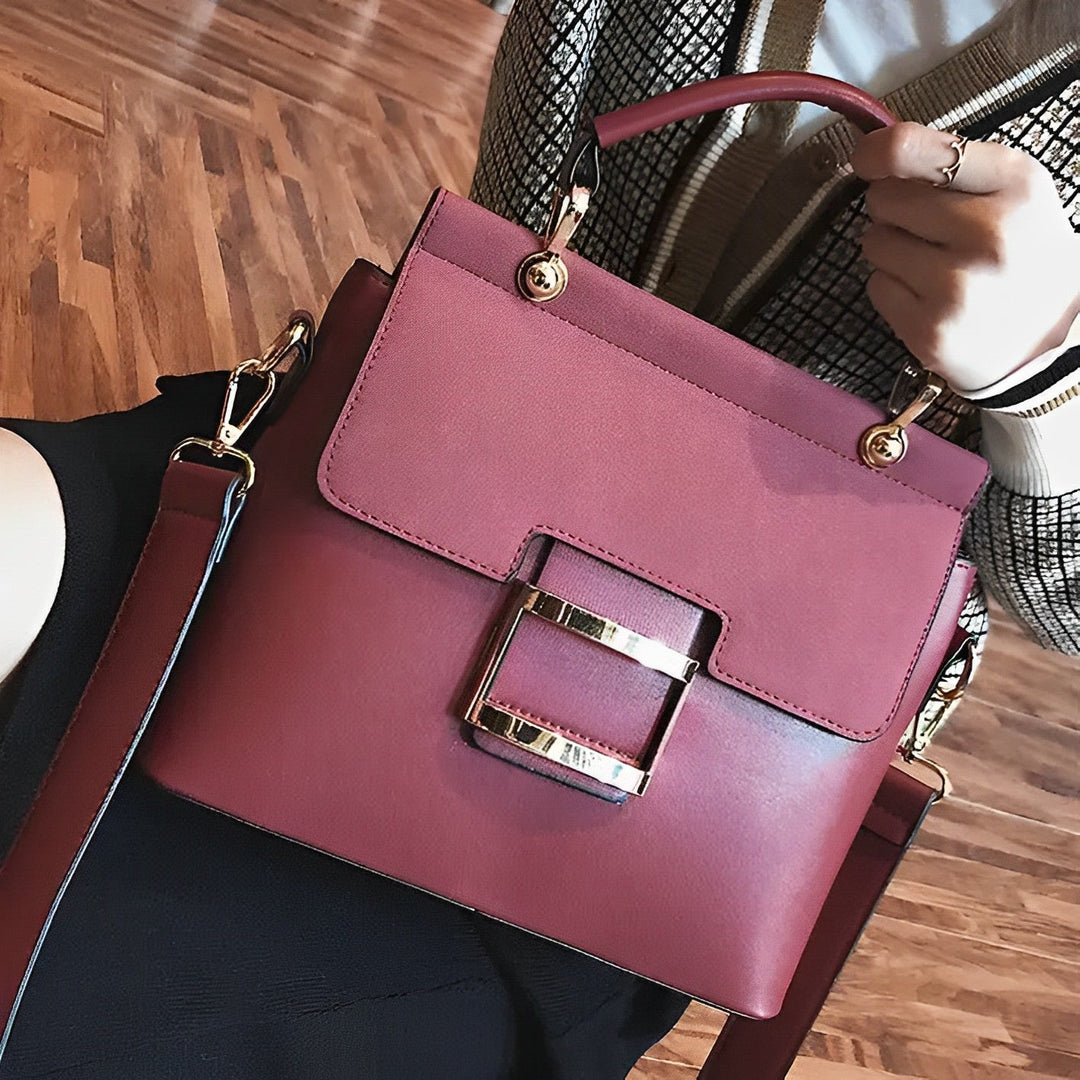Bolso elegante | Look bicolor | Hebilla llamativa