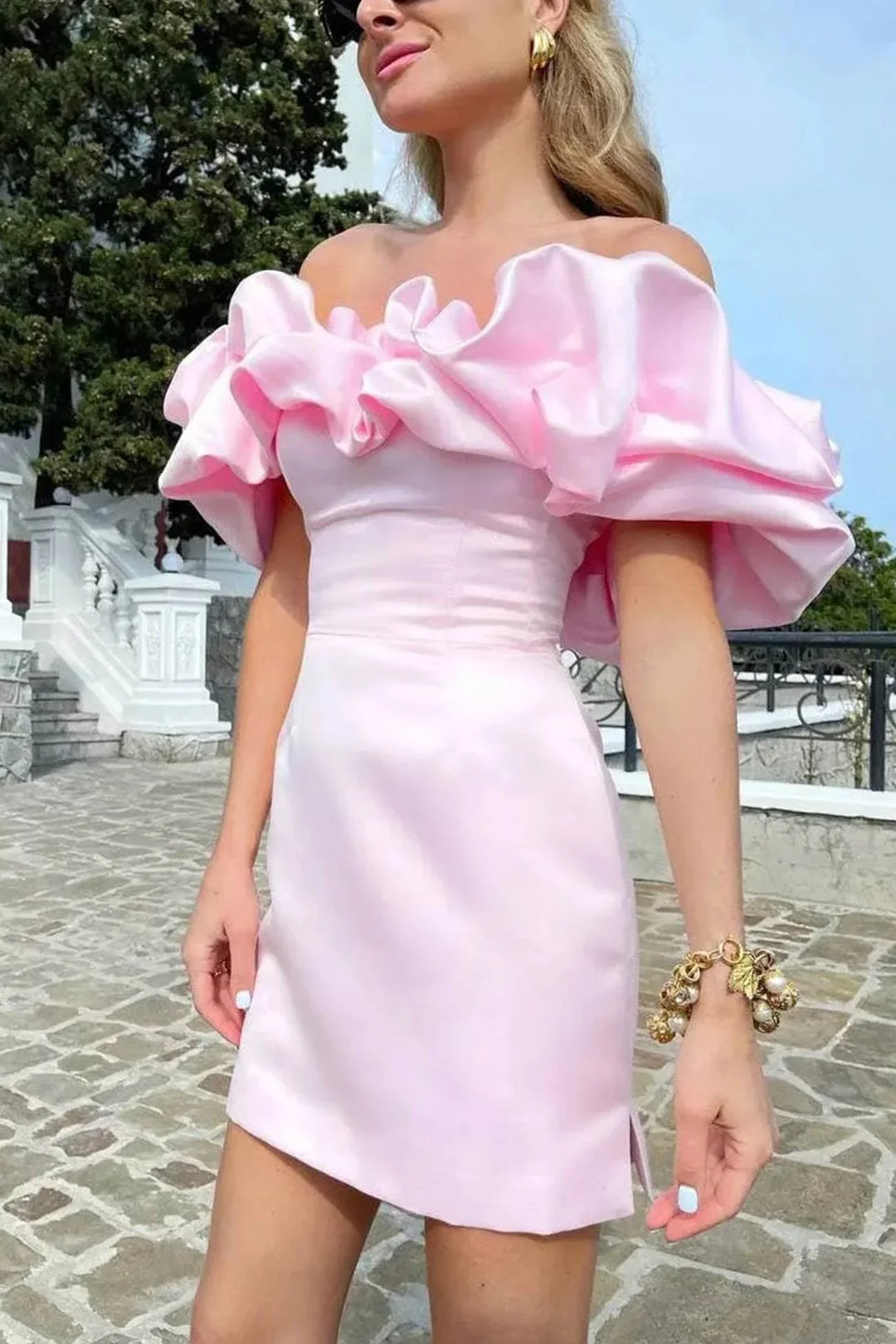 Alina Mini Satin-Kleid | Entblößte Schultern & Elegante Rüschen