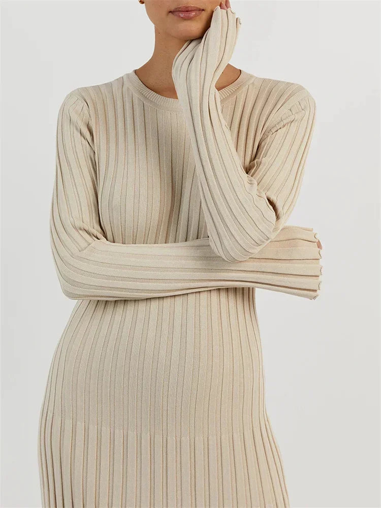 Sasha | Langes Kleid mit Plissee & figurbetontem Schnitt | Eleganz & Bequemlichkeit