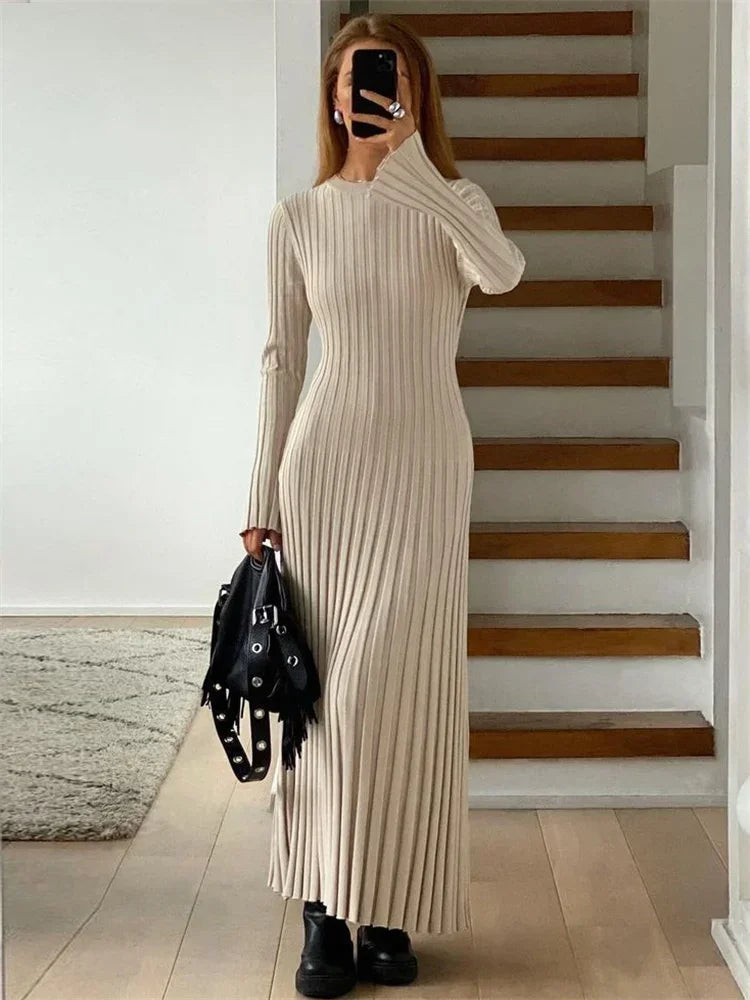 Sasha | Langes Kleid mit Plissee & figurbetontem Schnitt | Eleganz & Bequemlichkeit