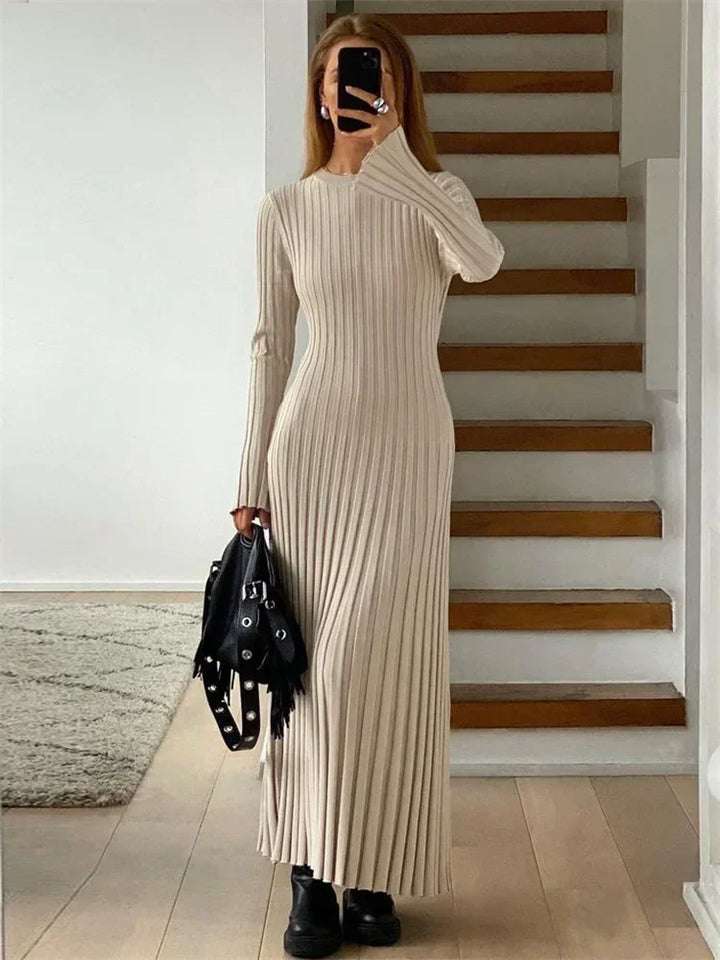 Sasha | Langes Kleid mit Plissee & figurbetontem Schnitt | Eleganz & Bequemlichkeit