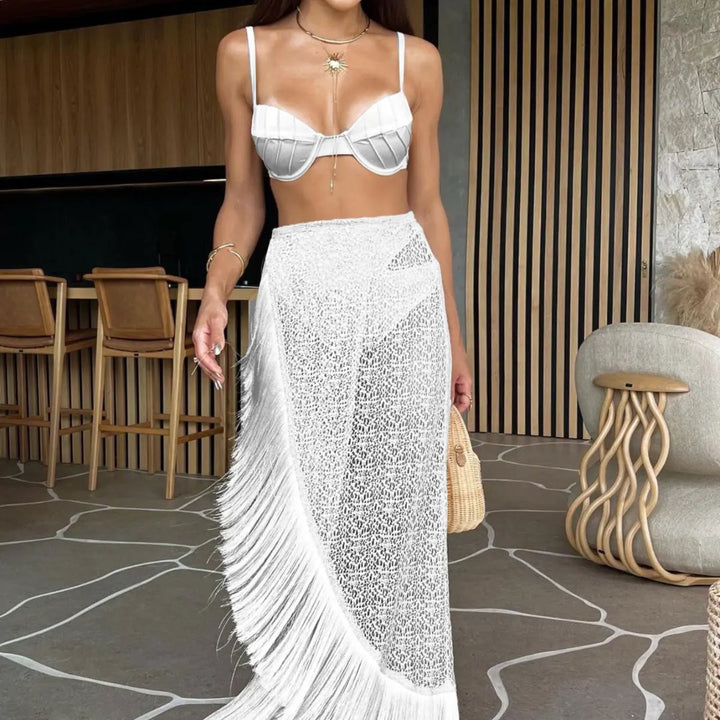 Elisa Raffiniertes Strandoutfit mit Spitzenrock & eleganten Fransen | Bohemian & Chic