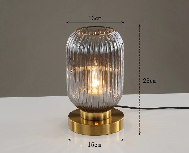 Nordisches Design Tischlampe aus Glas - Moderne LED Eleganz