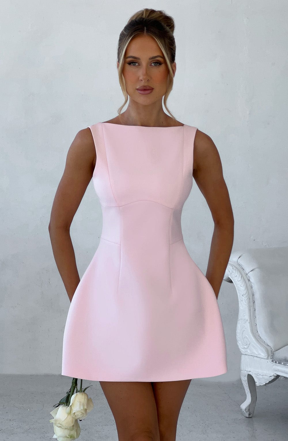 Elvaya Neckholder-Minikleid | Elegantes Pink & Verführerischer Stil