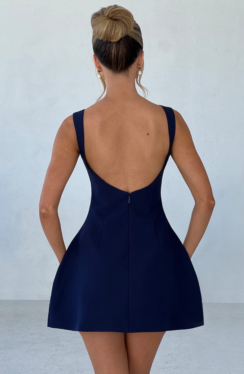 Velmira Minikleid Neckholder | Nachtblau Chic & Elegant