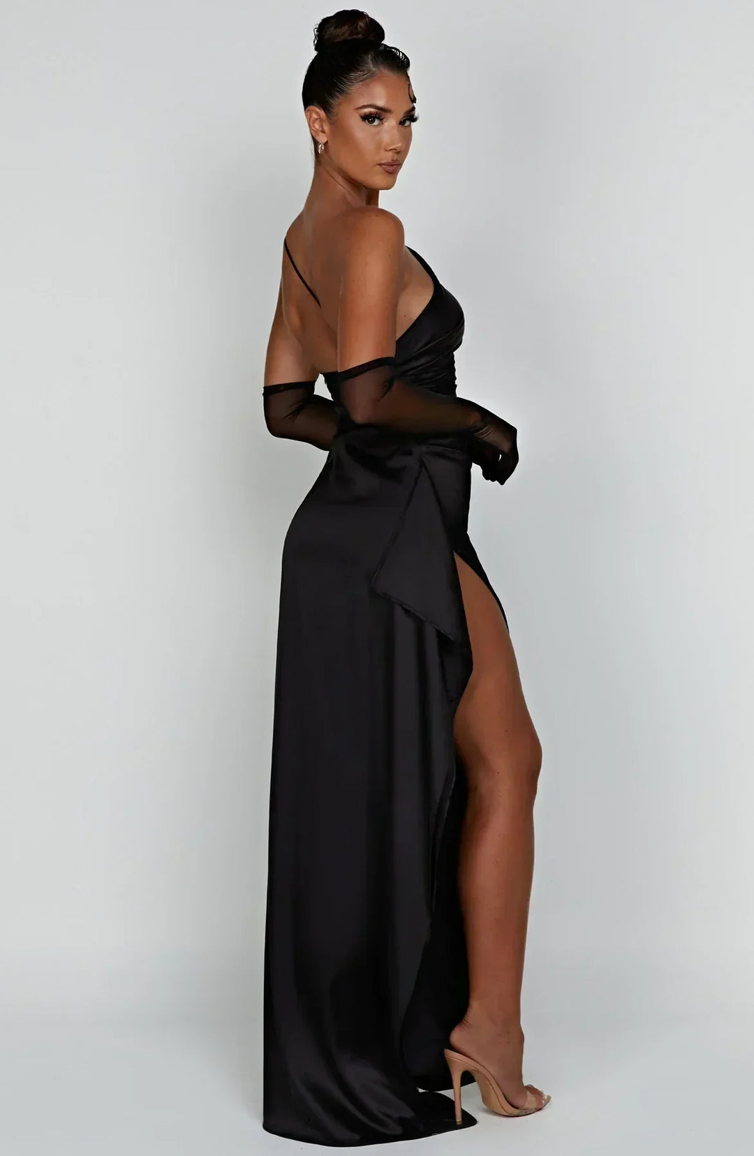 Jaida Abendkleid aus Satin | Asymmetrisches One-Shoulder Design mit hohem Schlitz und verstellbaren Trägern