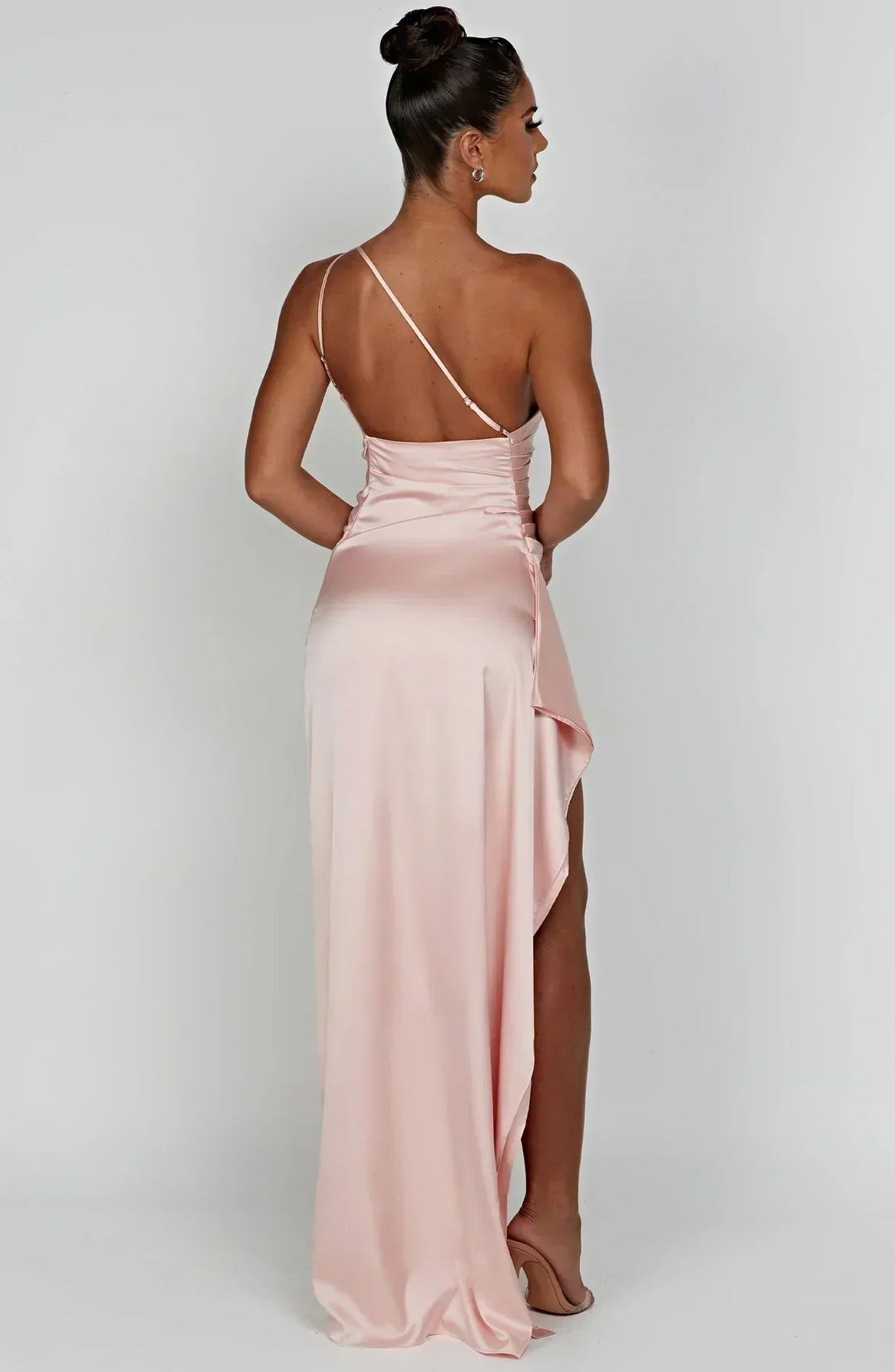Jaida Abendkleid aus Satin | Asymmetrisches One-Shoulder Design mit hohem Schlitz und verstellbaren Trägern