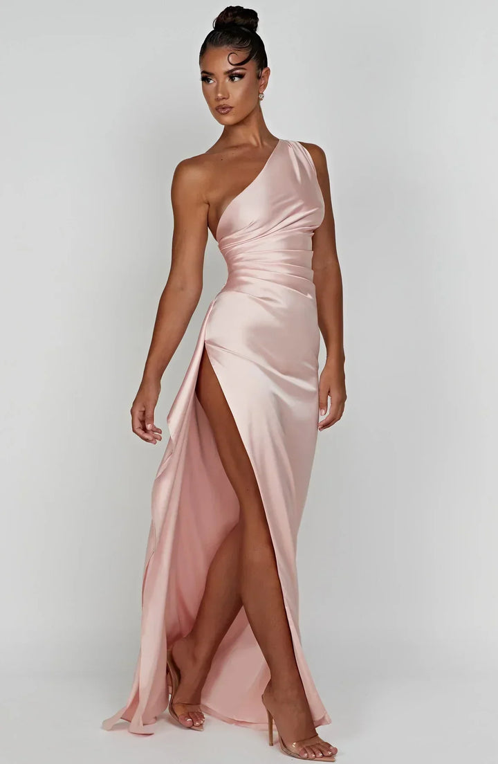 Jaida Abendkleid aus Satin | Asymmetrisches One-Shoulder Design mit hohem Schlitz und verstellbaren Trägern