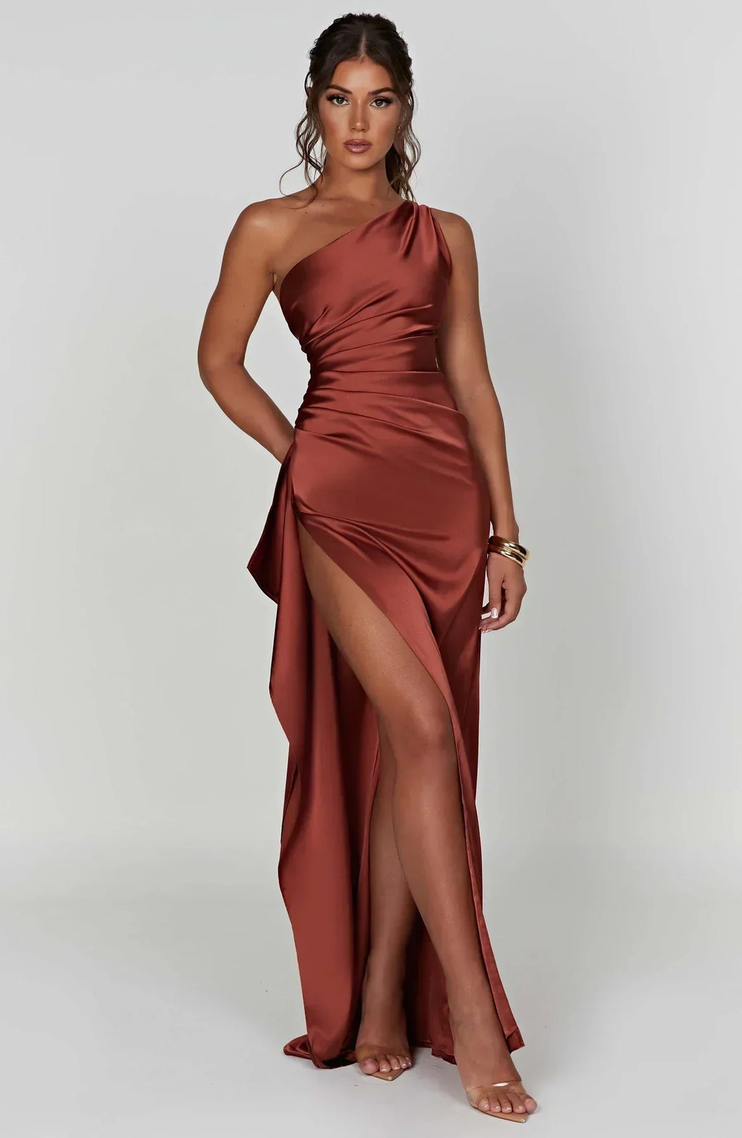Jaida Abendkleid aus Satin | Asymmetrisches One-Shoulder Design mit hohem Schlitz und verstellbaren Trägern