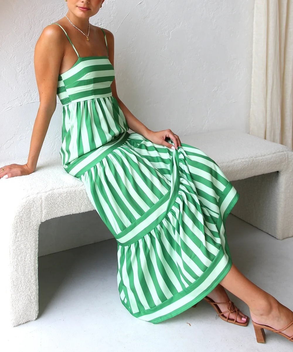 Solene - Gestreifte, gestufte Maxikleid mit angepasstem Oberteil und dünnen Trägern