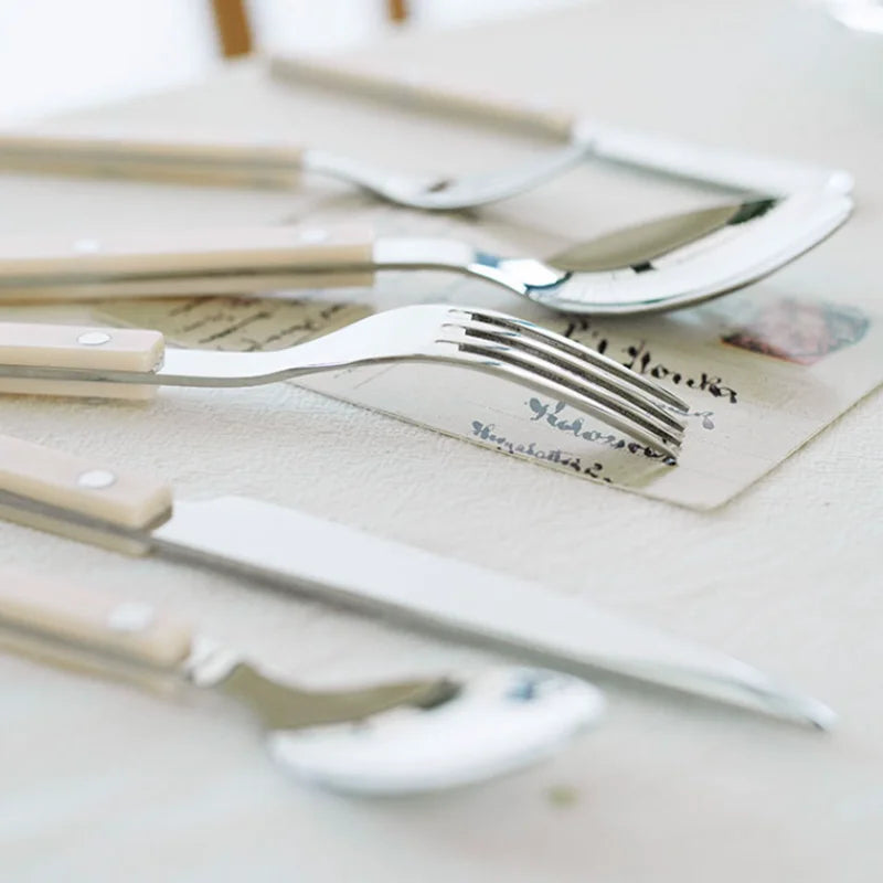 24-teiliges Edelstahl-Besteckset mit Gravur-Design – BistroLine
