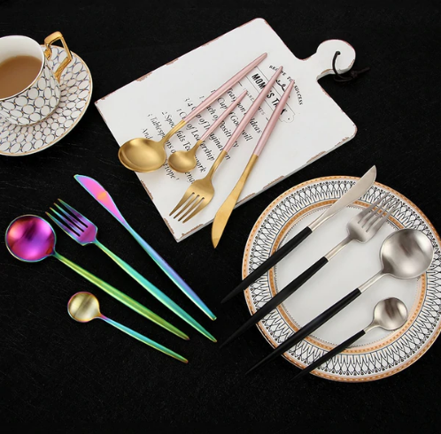 24-teiliges Edelstahl-Besteckset in Gold-Silber – RoyalGlow Luxusbesteck