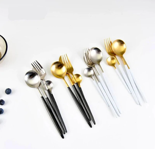24-teiliges Edelstahl-Besteckset in Gold-Silber – RoyalGlow Luxusbesteck