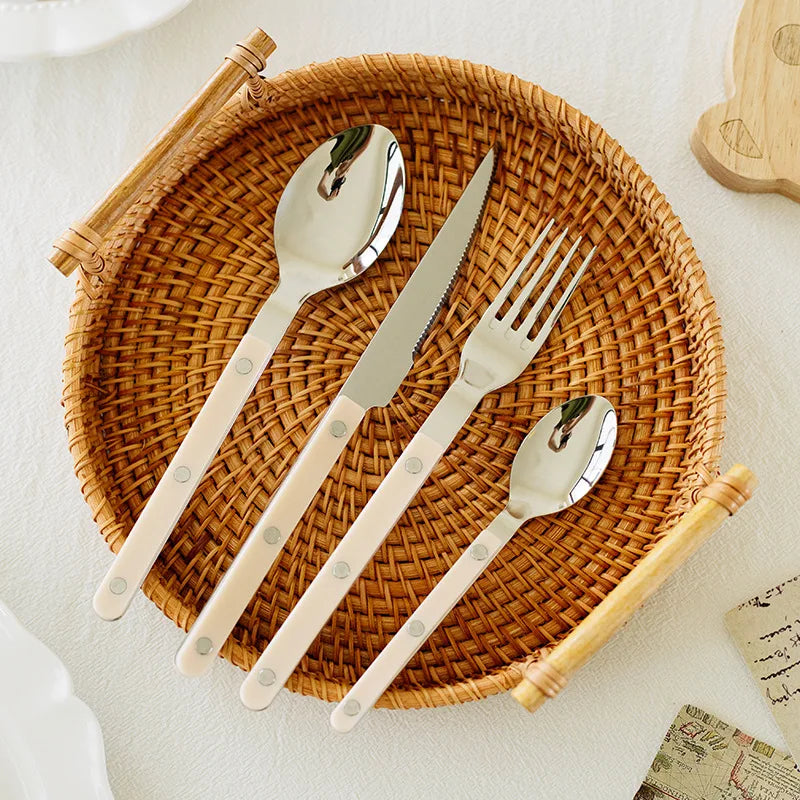 24-teiliges Edelstahl-Besteckset mit Gravur-Design – BistroLine