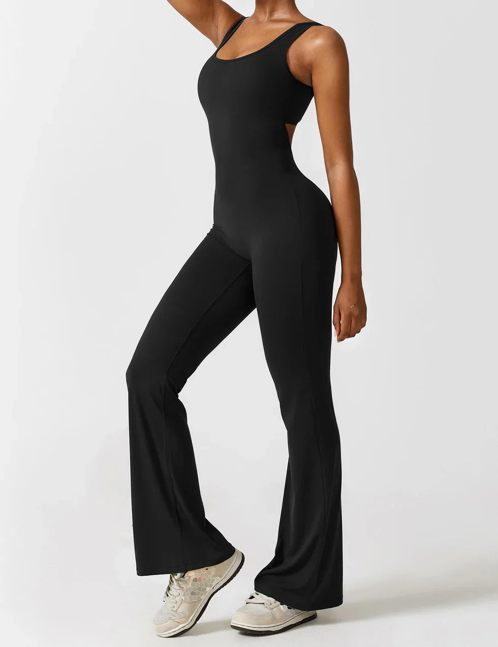Elena | Ausgestellter Jumpsuit mit V-Rücken