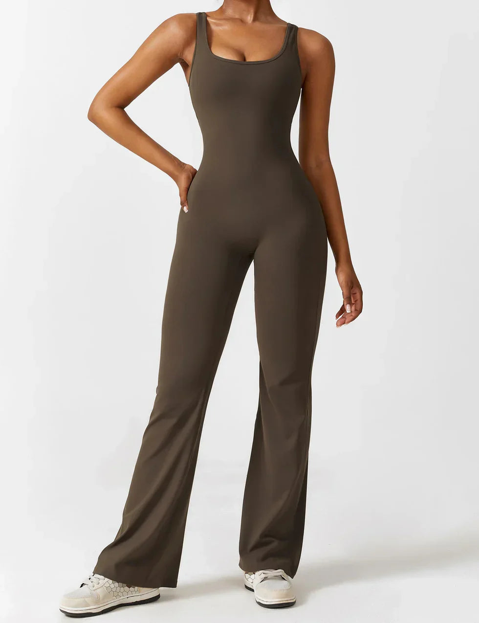 Elena | Ausgestellter Jumpsuit mit V-Rücken