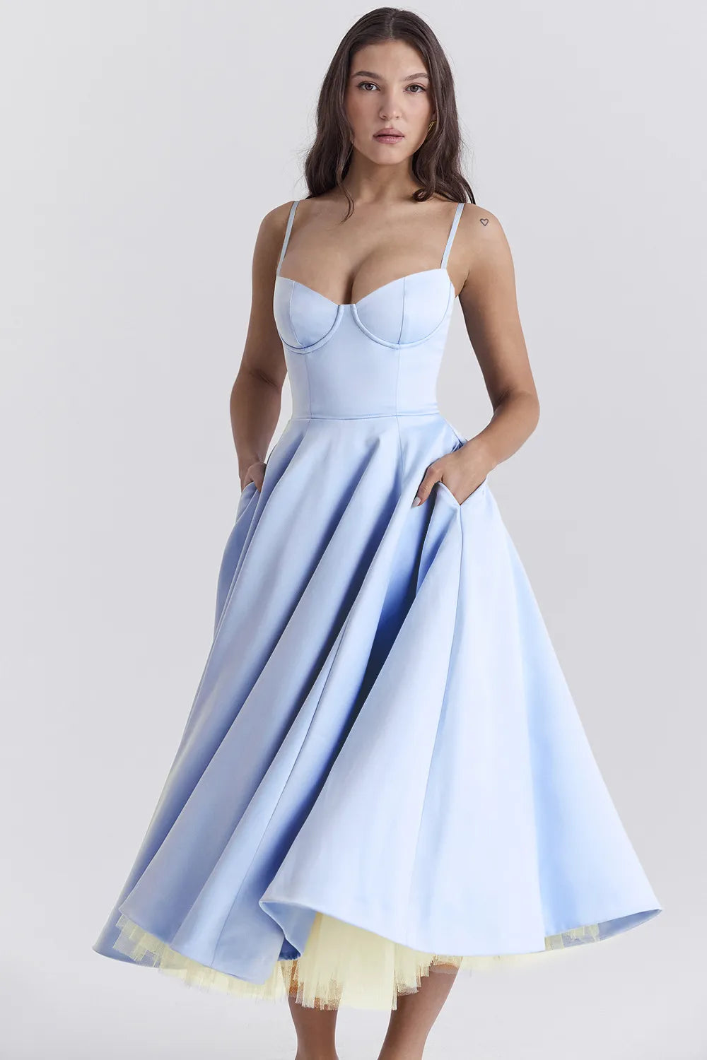 Enchanted Dress Damenkleid | Eleganter Schnitt Weicher Stoff & Romantischer Stil für besondere Anlässe