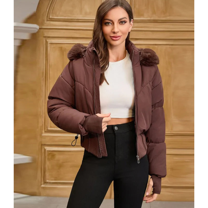 Kurze Damen-Pufferjacke mit Fellkapuze | Gesteppte Winterjacke mit Kunstfell