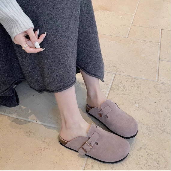 Clogs aus Wildlederimitat | Ergonomisches Fußbett & verstellbare Schnalle | Komfort & Stil