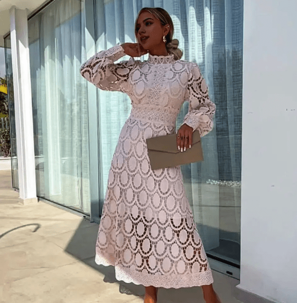 Mia Elegantes Kleid aus Spitze | Midi Schnitt, Hoher Kragen & Puffärmeln