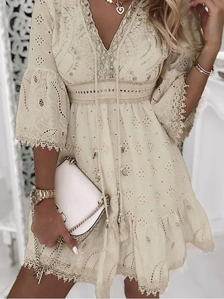 Lea Bohème-Kleid aus Spitze mit Lochmuster | Ausgestellte Ärmel & Fließender Schnitt