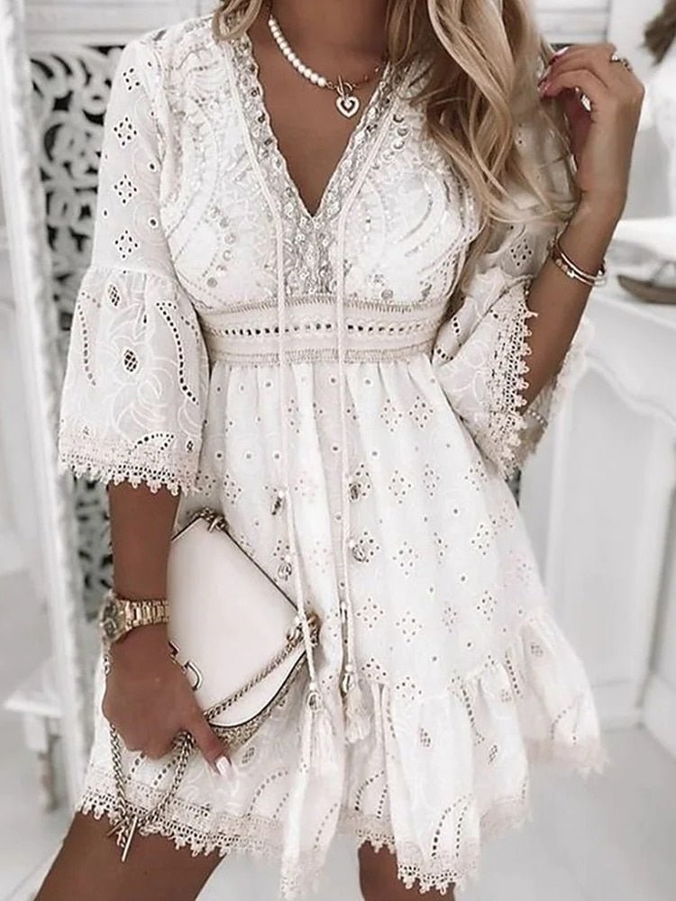 Lea Bohème-Kleid aus Spitze mit Lochmuster | Ausgestellte Ärmel & Fließender Schnitt