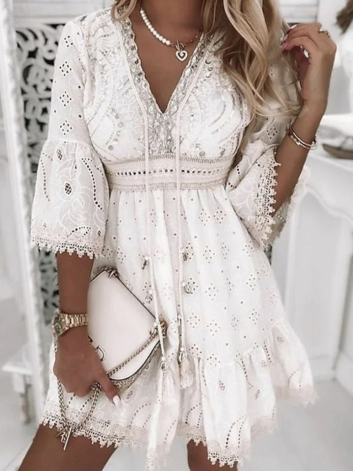 Lea Bohème-Kleid aus Spitze mit Lochmuster | Ausgestellte Ärmel & Fließender Schnitt