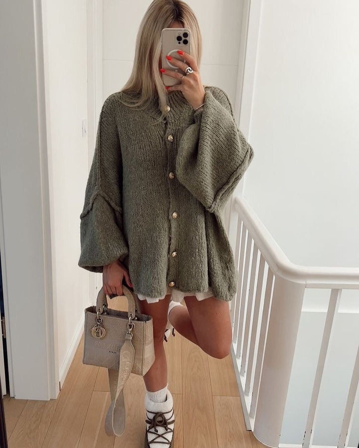 Oversized Cardigan mit Goldenen Knöpfen – Stilvoll und Gemütlich für den Winter