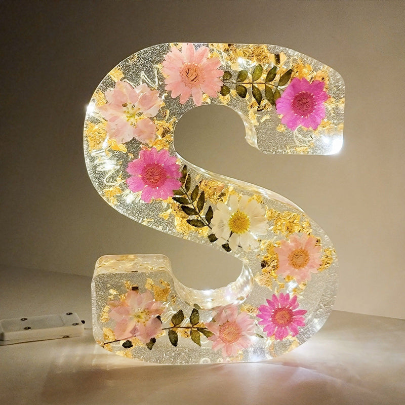 Harzlampe mit getrockneten Blumen und personalisiertem Brief | Dekoratives LED-Nachtlicht