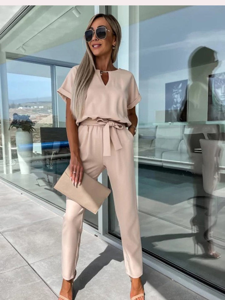 Elara Damen Jumpsuit mit V-Ausschnitt | Eleganter Einteiler mit Schleife & Weitem Bein