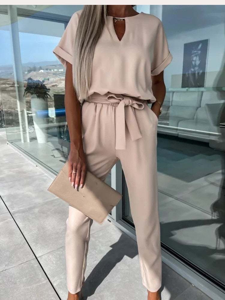 Elara Damen Jumpsuit mit V-Ausschnitt | Eleganter Einteiler mit Schleife & Weitem Bein